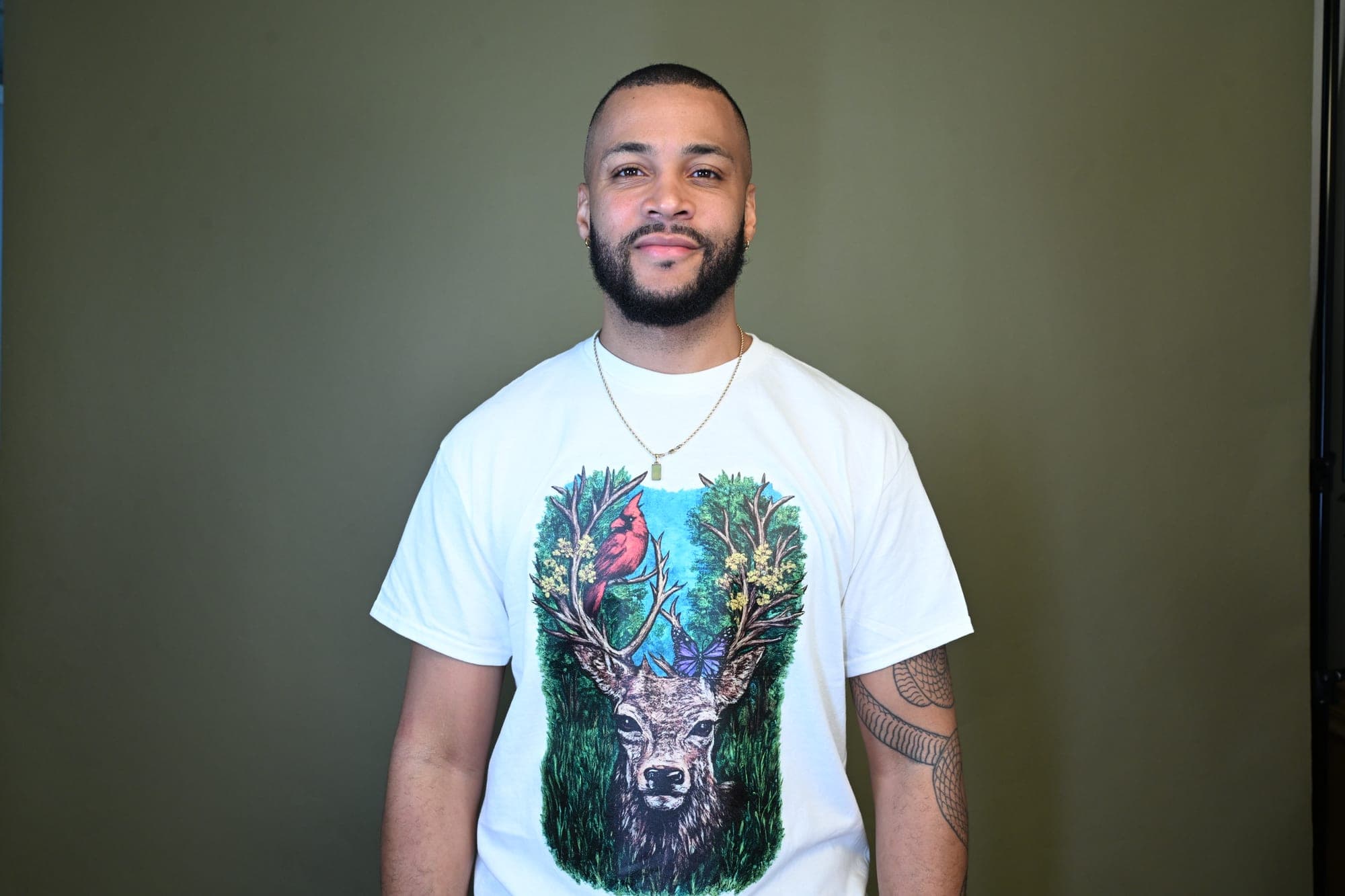 Lifestyle portrait wearing deer painting apparel.